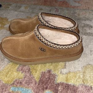 UGG® Tasman II Casual Shoe - good used condition. Big Kid - Chestnut - size 4